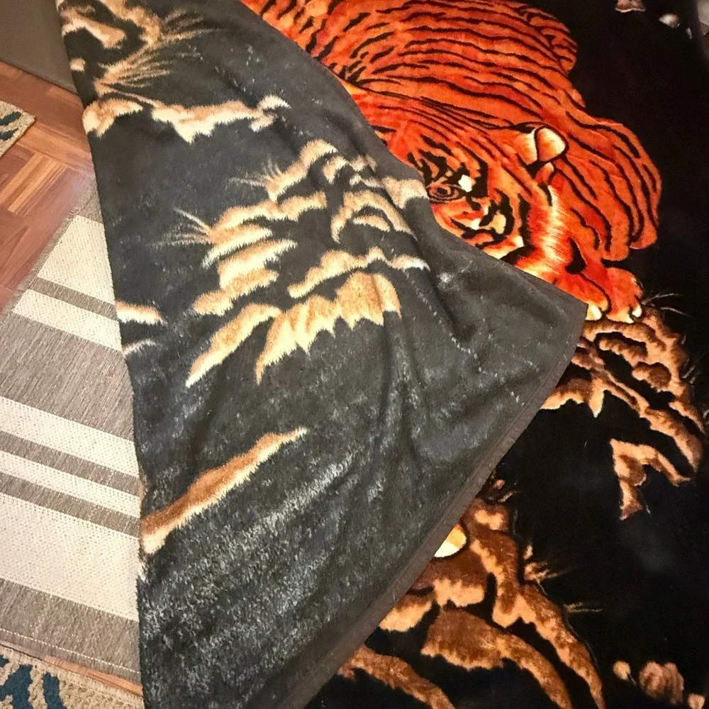 Large Korean Mink Animal Tiger Print Vintage 90s Plush Blanket 75x90 Heavy Black